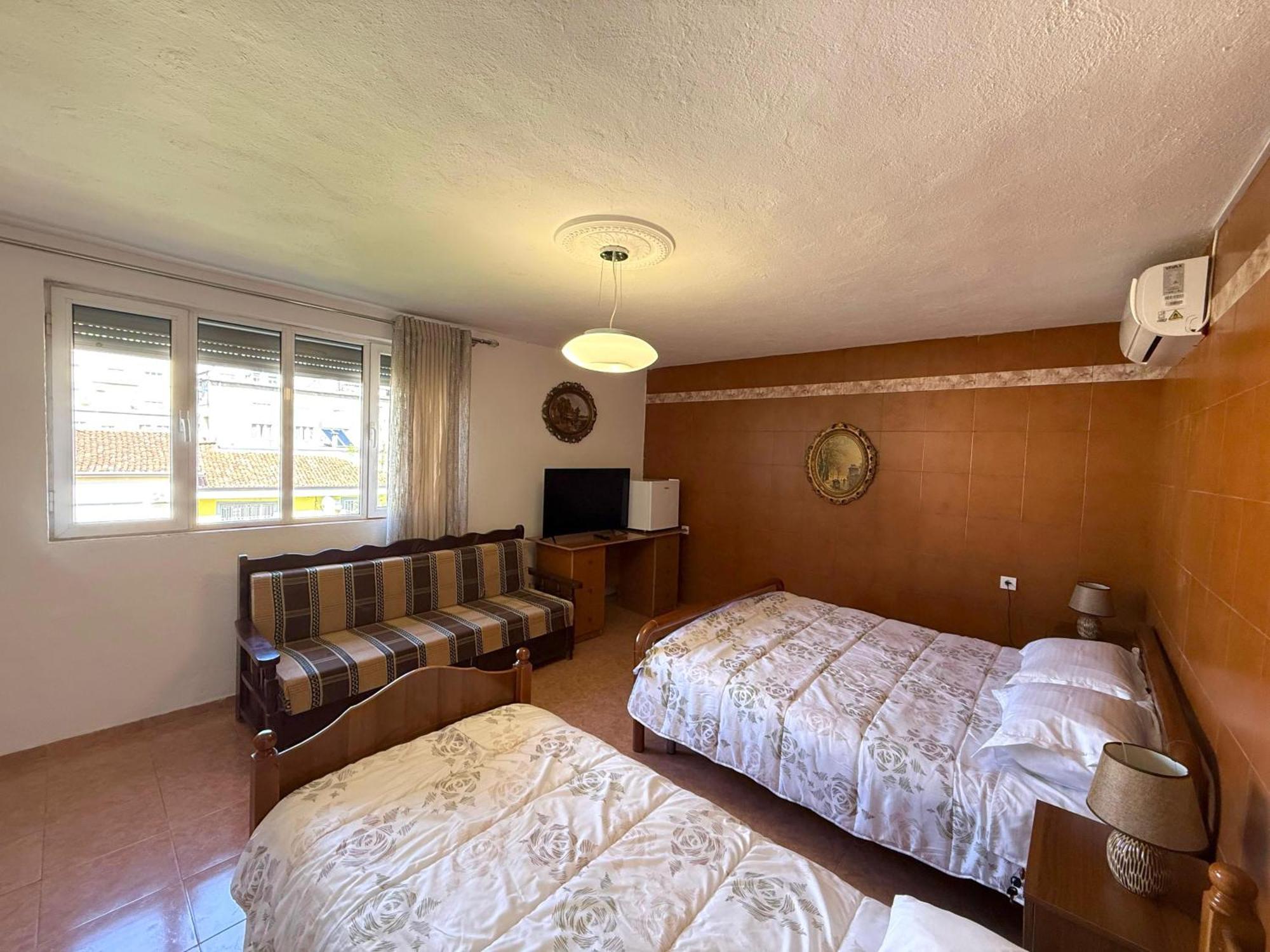 Shkodra Guest House 2 Exterior photo